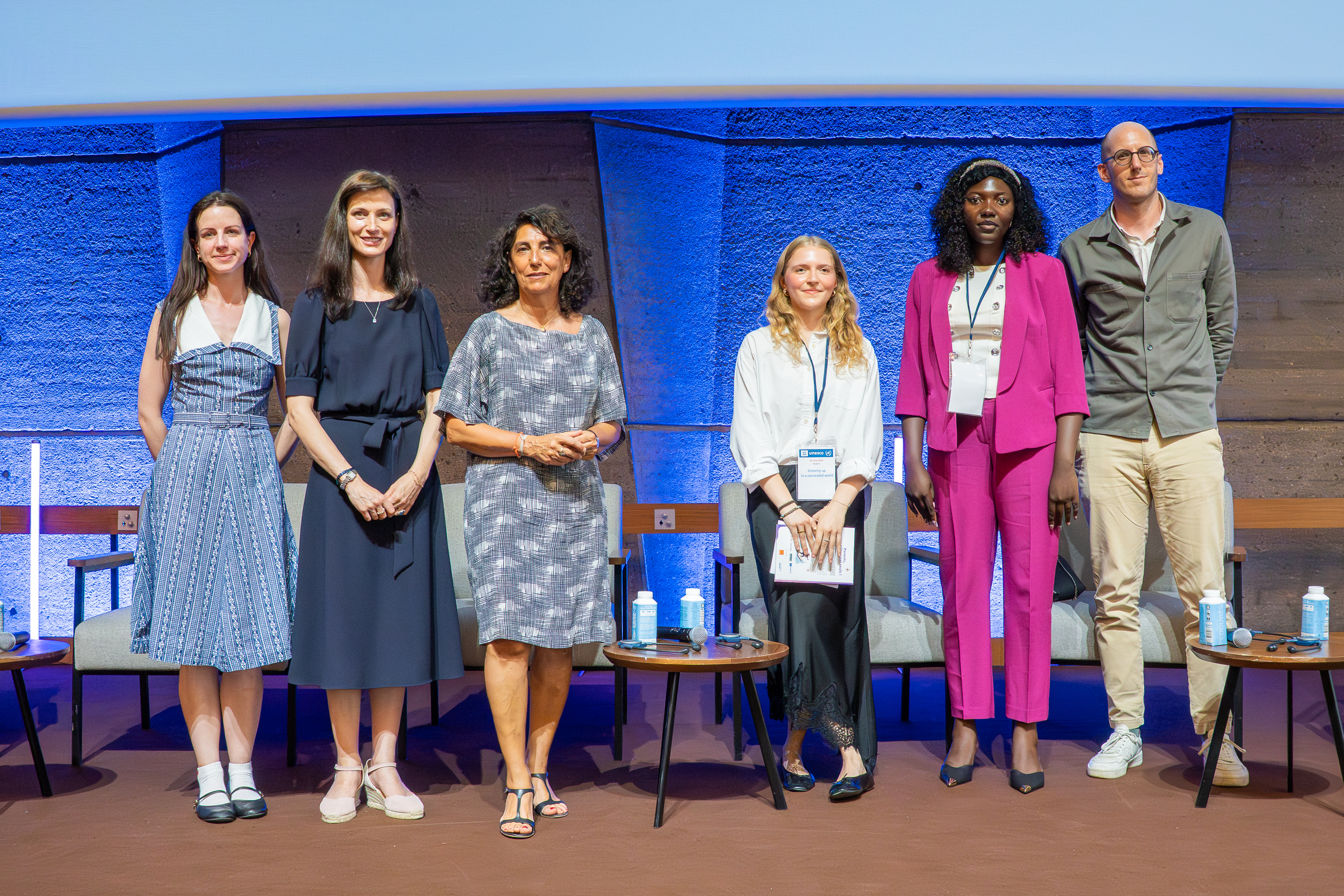 UNESCO lanza la guía práctica “La Familia frente a las Pantallas. Crecer en un Mundo Conectado, Se Aprende”
