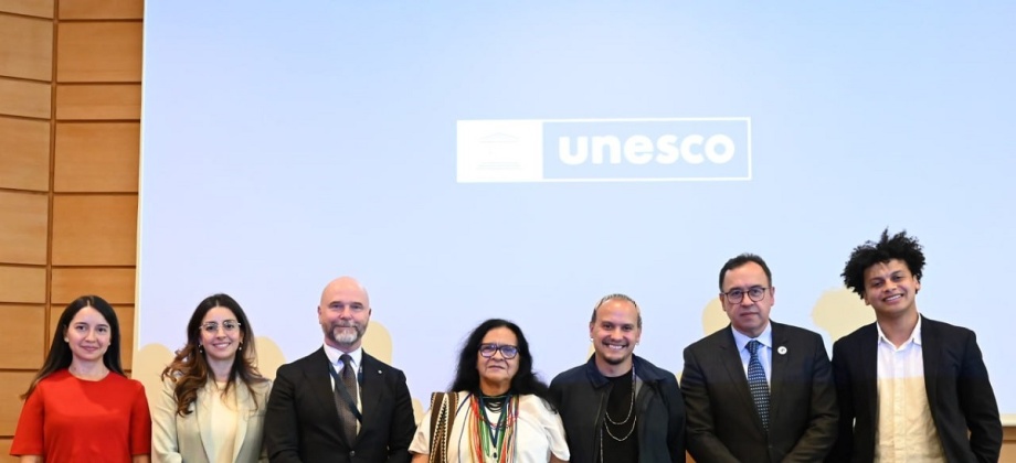 Colombia promueve en la UNESCO el diálogo intercultural sobre la Hoja de Coca, sus saberes y prácticas tradicionales