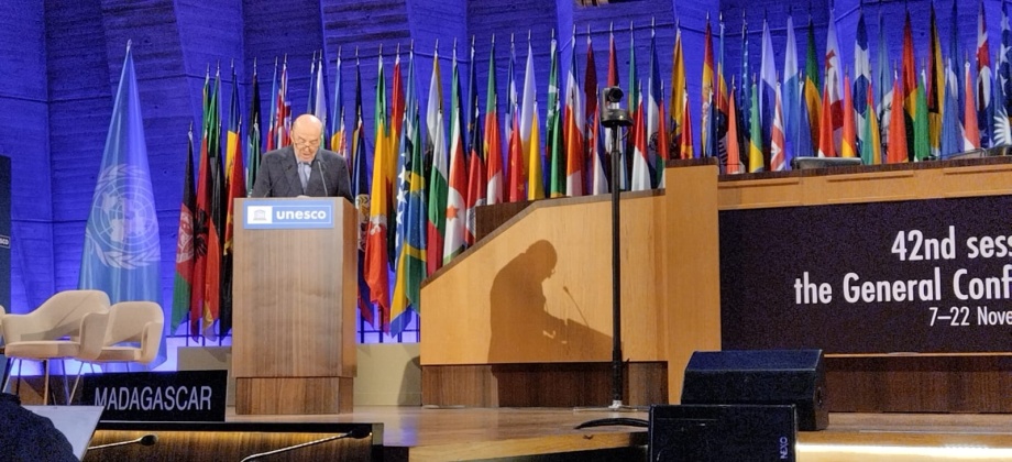 Con un firme llamado a la paz, Canciller Álvaro Leyva se dirigió por primera vez a la Conferencia General de la UNESCO