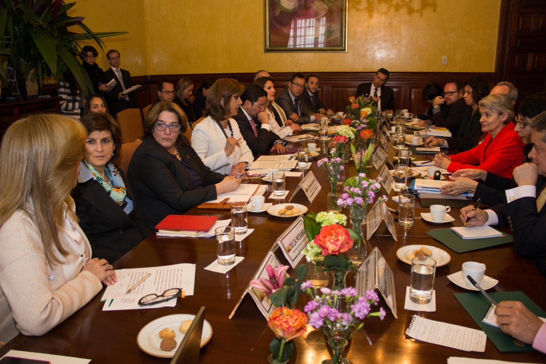Canciller Holguín y Viceministro de Asuntos Multilaterales acompañaron a la Directora General de Unesco en reuniones con Ministros de Educación y de la Información y las Comunicaciones Canciller Holguín y Viceministro de Asuntos Multilaterales acompañaron a Directora General de Unesco en reuniones con Ministros de Educación, Cultura y de Tecnologías de la Información y las Comunicaciones